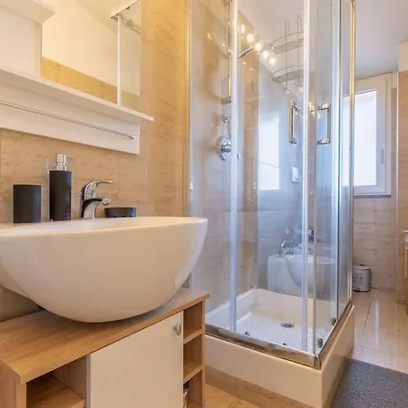 Unique & Strategic Flat, 50m From M4 Station Milano