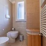 Unique & Strategic Flat, 50m From M4 Station דירה