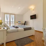Unique & Strategic Flat, 50m From M4 Station דירה *