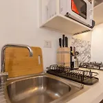 Unique & Strategic Flat, 50m From M4 Station *
