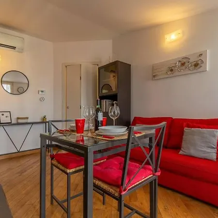 Unique & Strategic Flat, 50m From M4 Station Lägenhet *