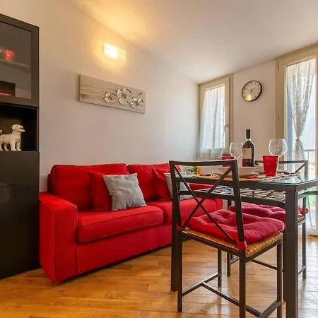 Unique & Strategic Flat, 50m From M4 Station Lägenhet