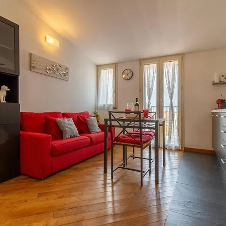 Unique & Strategic Flat, 50m From M4 Station Lägenhet