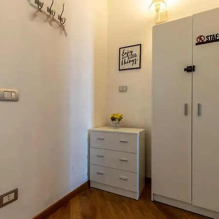 Apartment Unique & Strategic Flat, 50m From M4 Station *