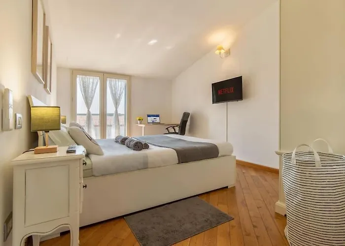 Unique & Strategic Flat, 50m From M4 Station Lägenhet *