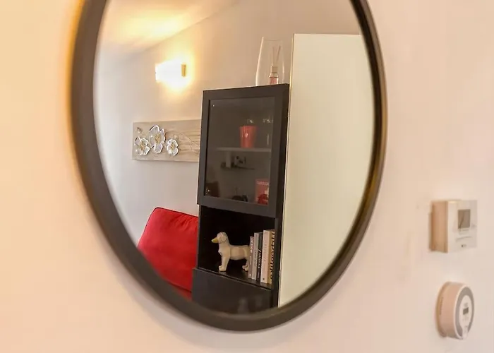 Unique & Strategic Flat, 50m From M4 Station Lägenhet *