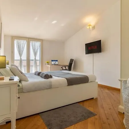 Unique & Strategic Flat, 50m From M4 Station Lägenhet *
