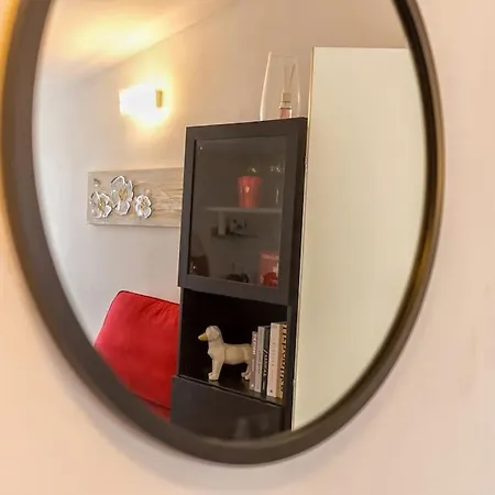 Unique & Strategic Flat, 50m From M4 Station דירה *